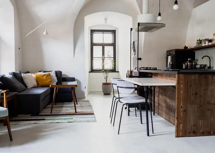 Long Story Short Hostel&Café